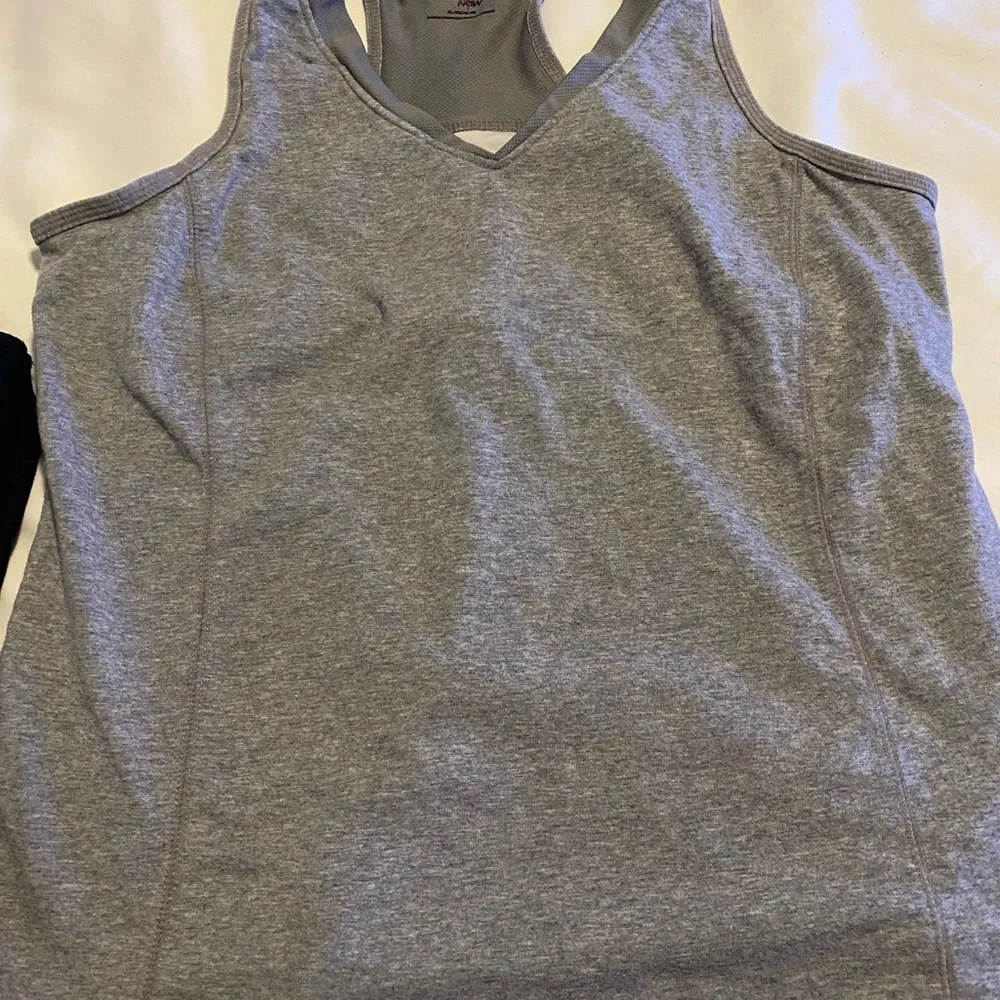 ATHLETIC WORKOUT GYM TOPS 2 NWOT - Picture 5 of 7